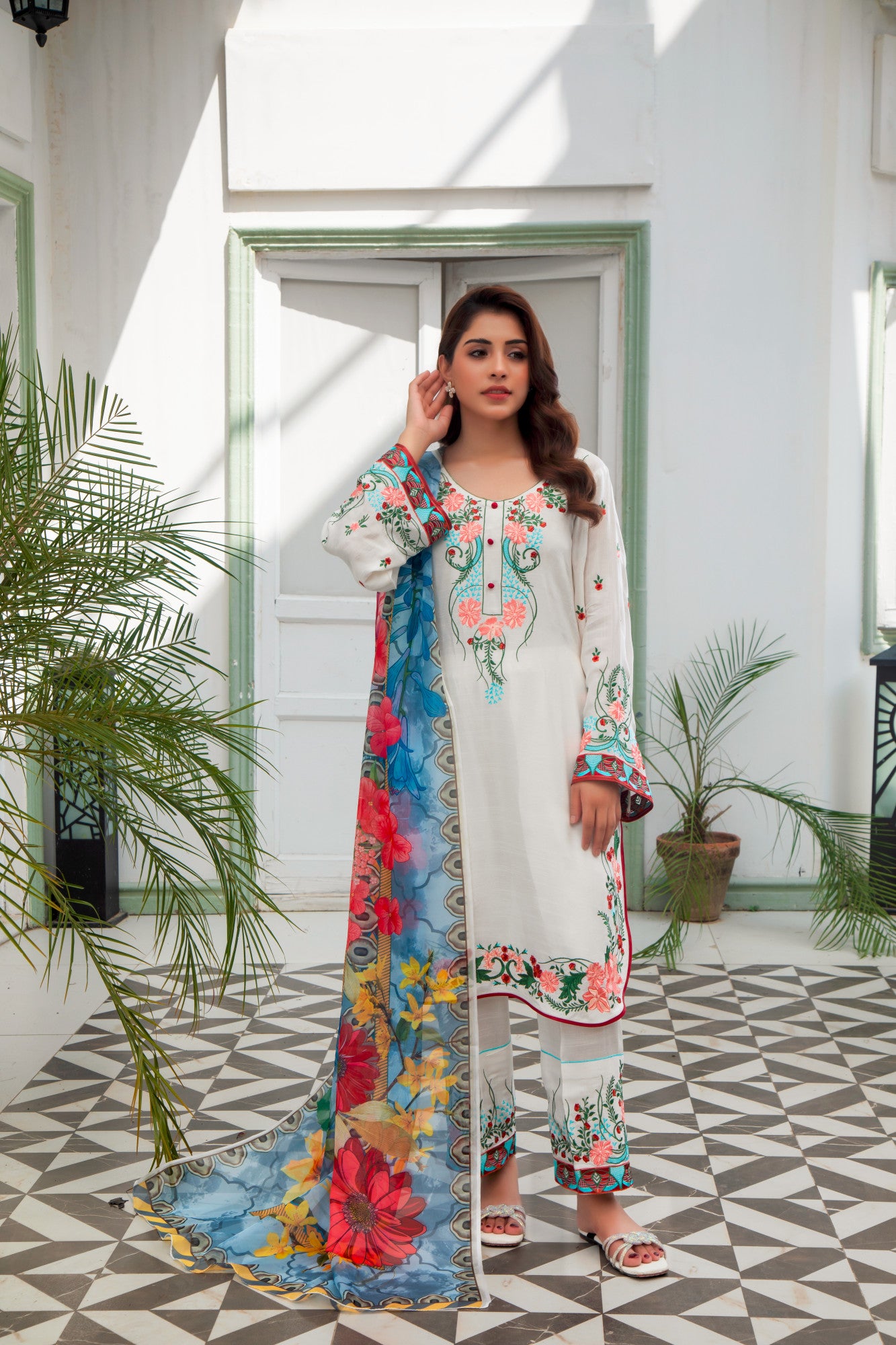 Elegant long casual dress for everyday fashion