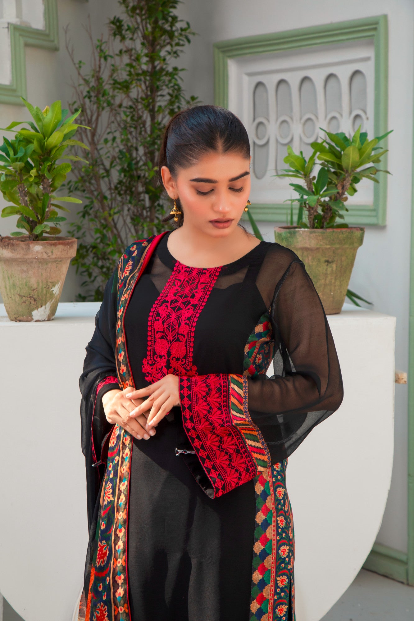Chic casual dress for women with modern design