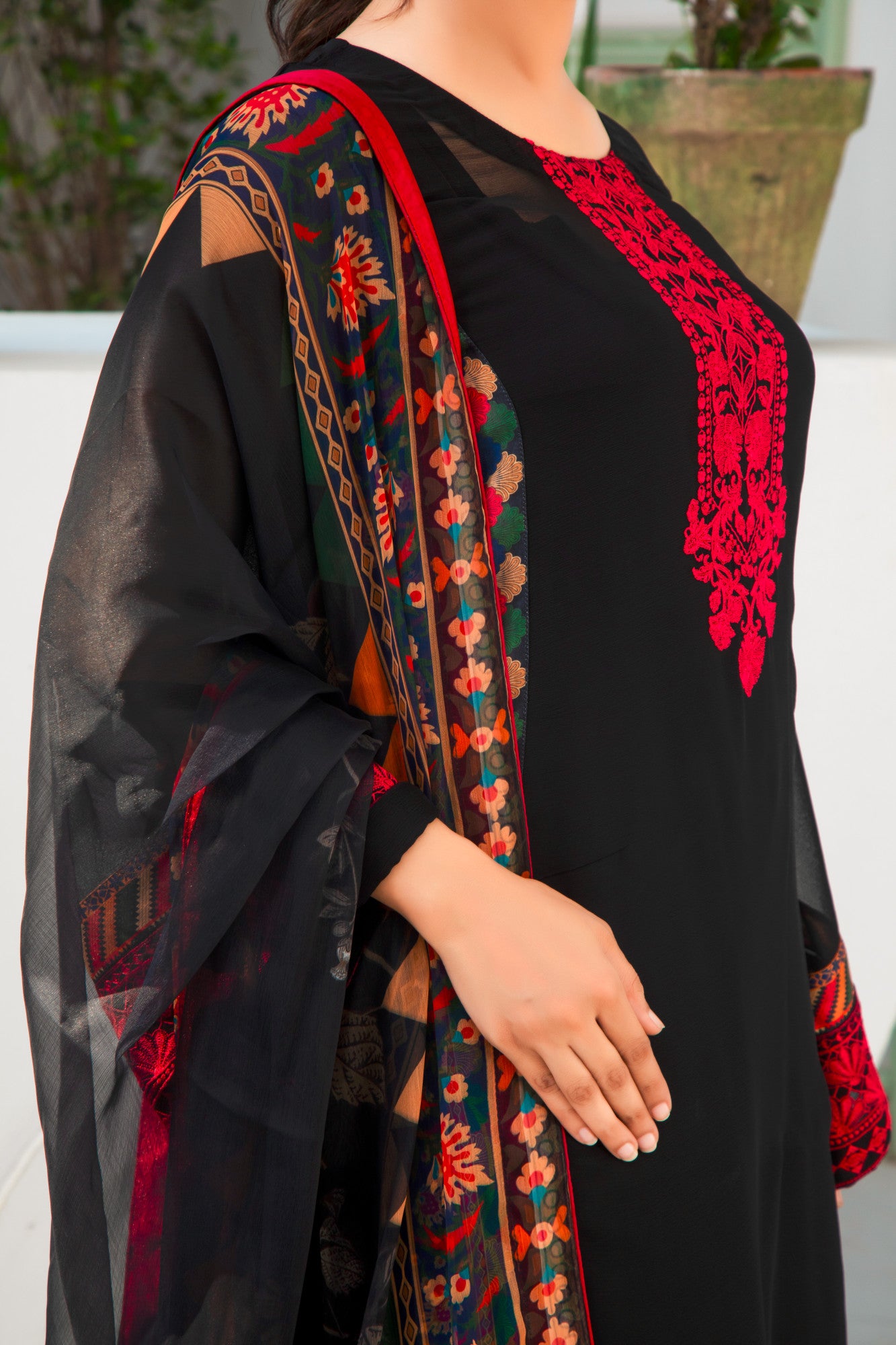 Chic casual dress for women with modern design