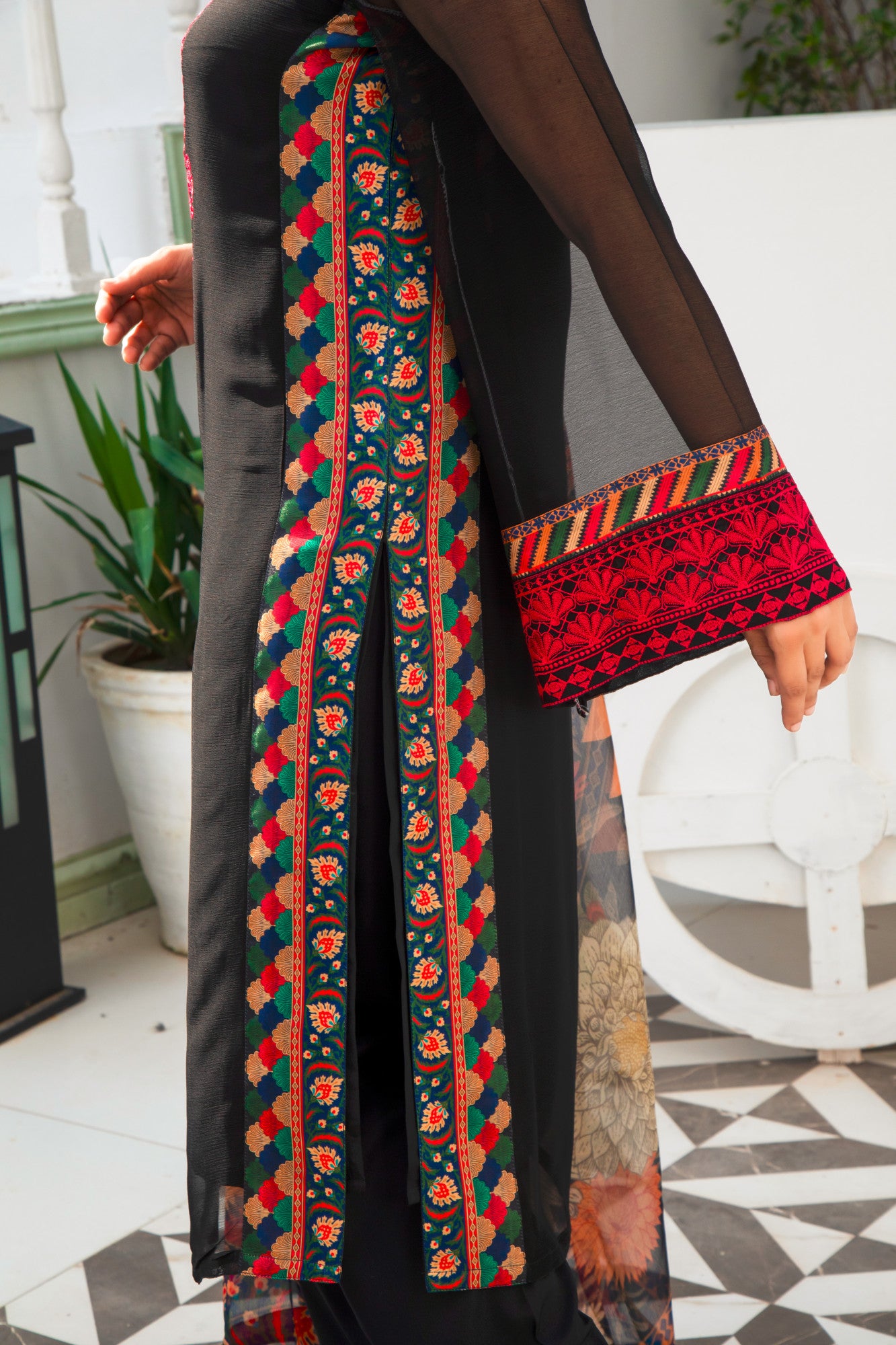 Chic casual dress for women with modern design