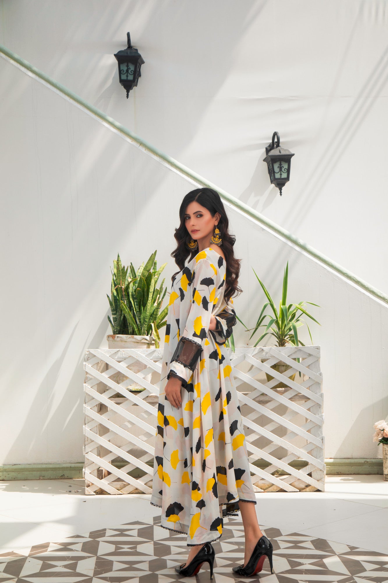Classic casual dress for women in bold colors

