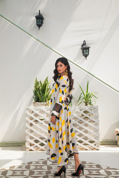 Classic casual dress for women in bold colors

