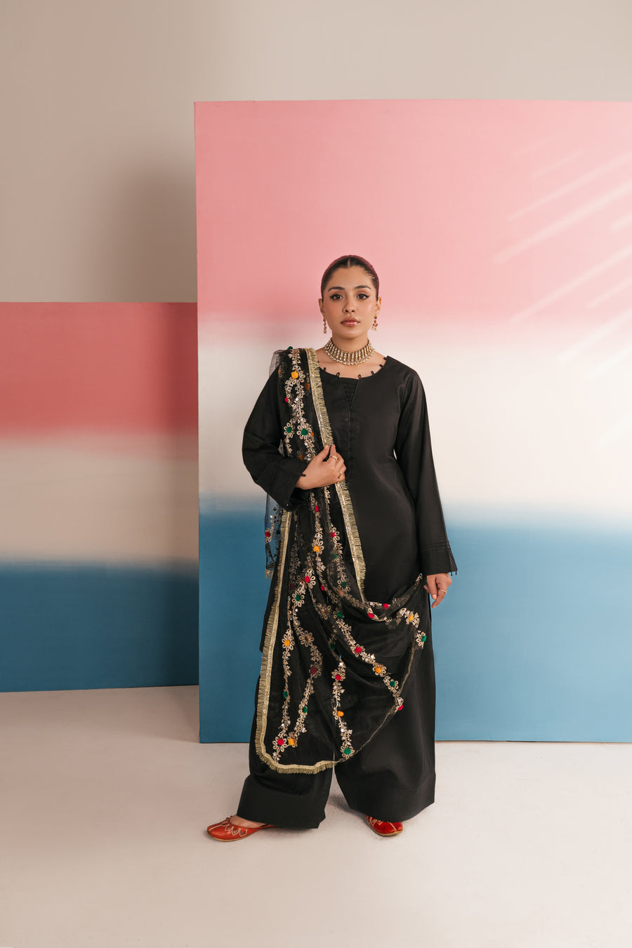 Kohl-e-Noor Lawn 3PC Suit with Embroidered Net Dupatta
