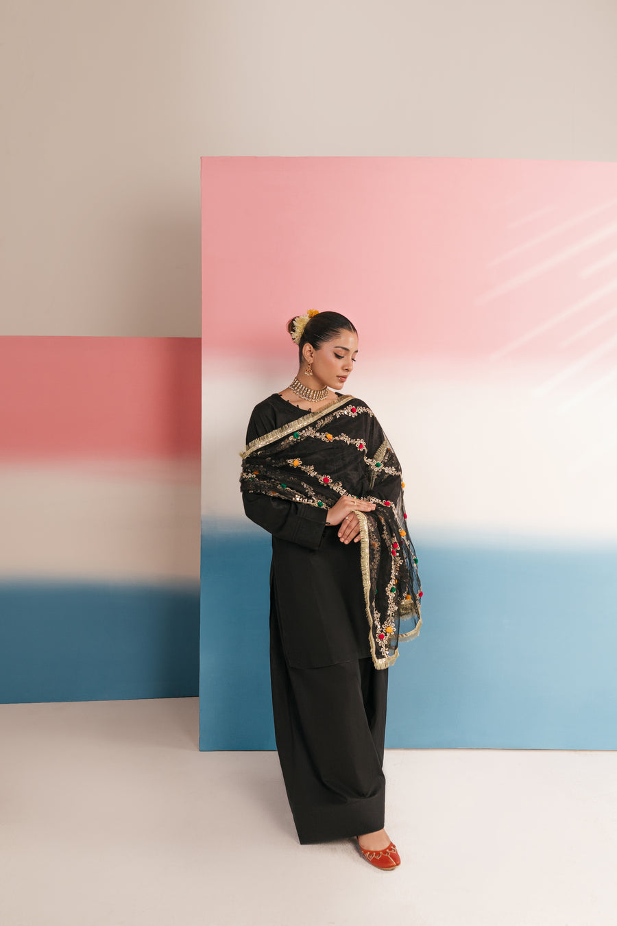 Kohl-e-Noor Lawn 3PC Suit with Embroidered Net Dupatta